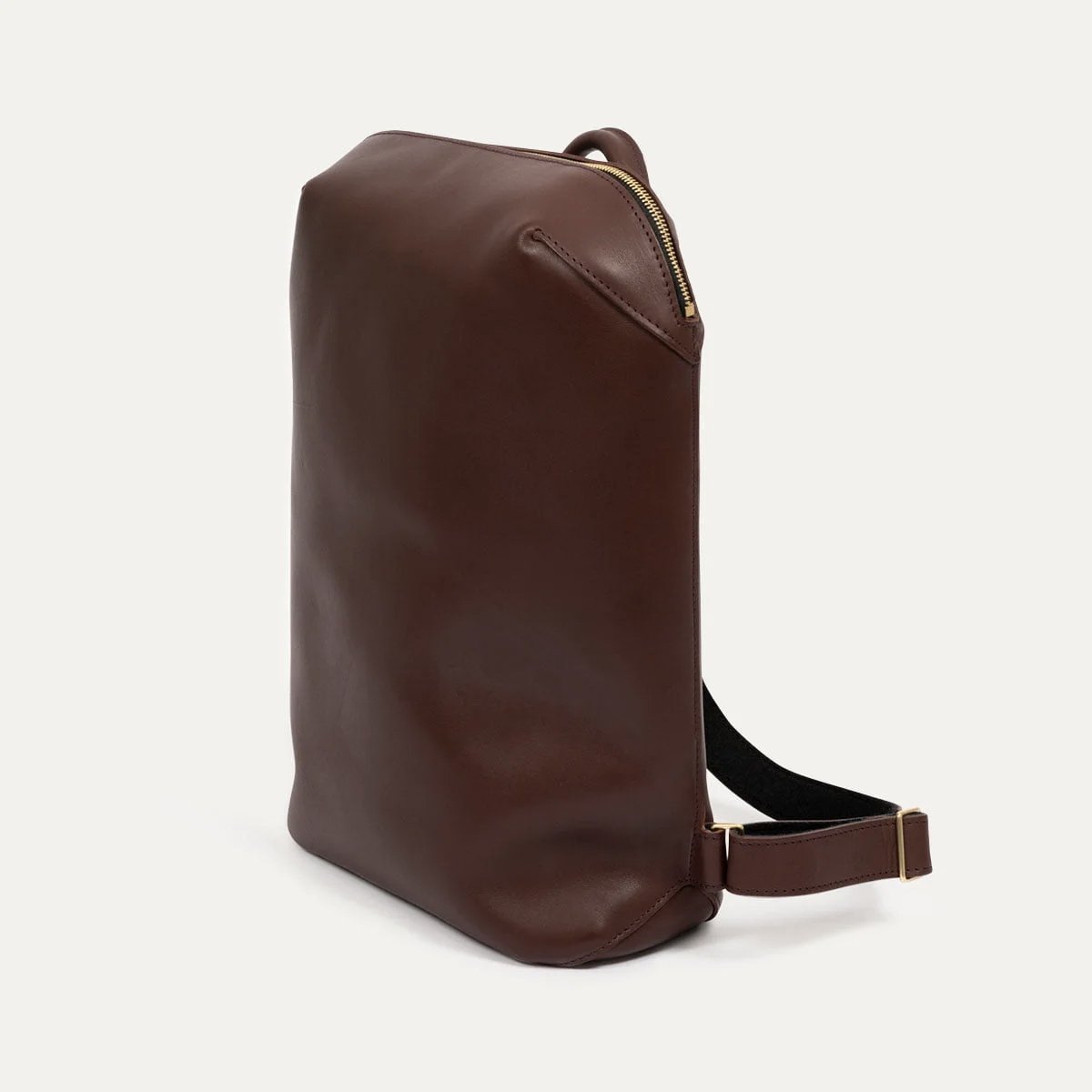Sac à dos en cuir de veau Capsule INER lie de vin, vue trois-quarts