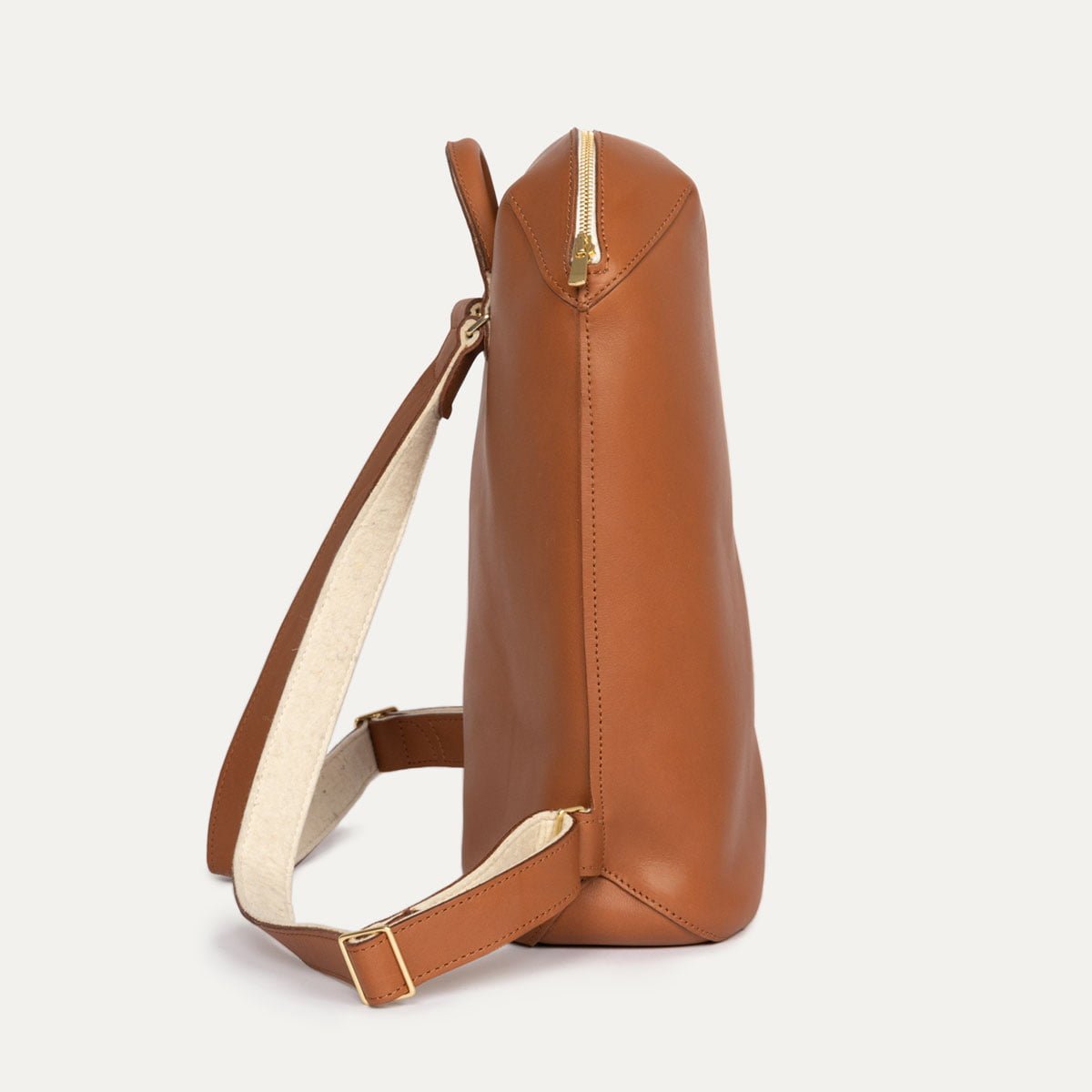 6-sac-a-dos-iner-capsule-cuir-camel-feutre-ecru-cote sac à dos iner capsule cuir camel feutre ecru cote