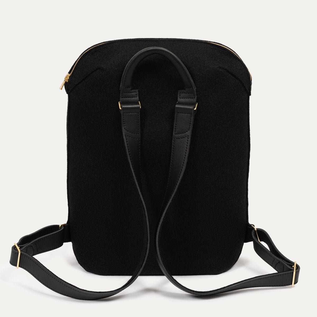 Sac à dos en feutre Capsule Feutre INER noir avec bretelles en cuir, vue de dos
