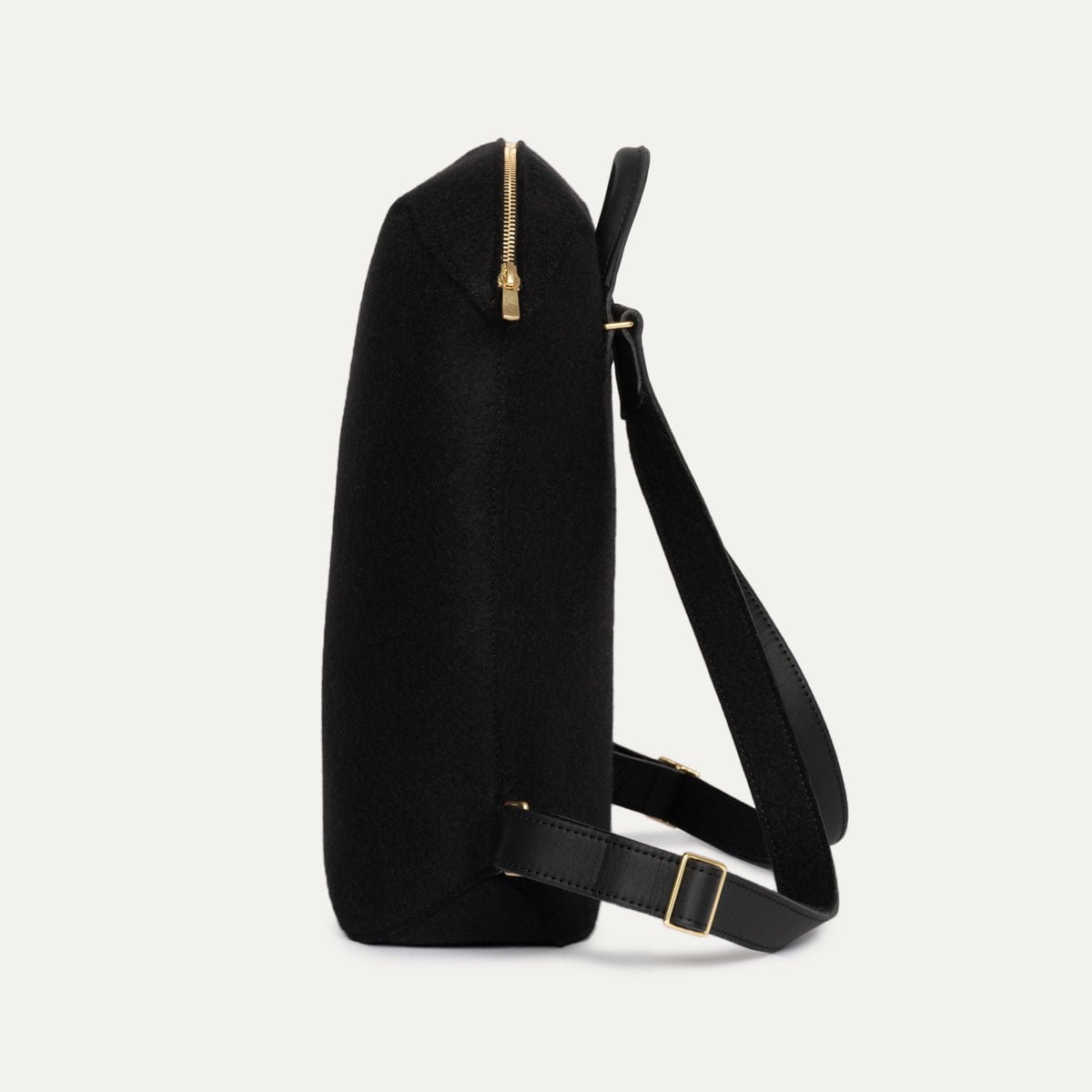 Sac à dos Capsule Feutre INER noir en feutre de laine, vue de profil