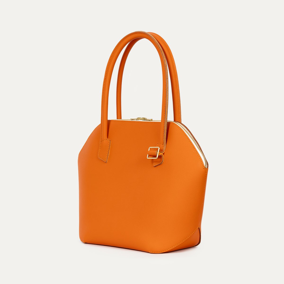 Sac Pecten Minimus INER en cuir de veau orange, vue trois-quarts