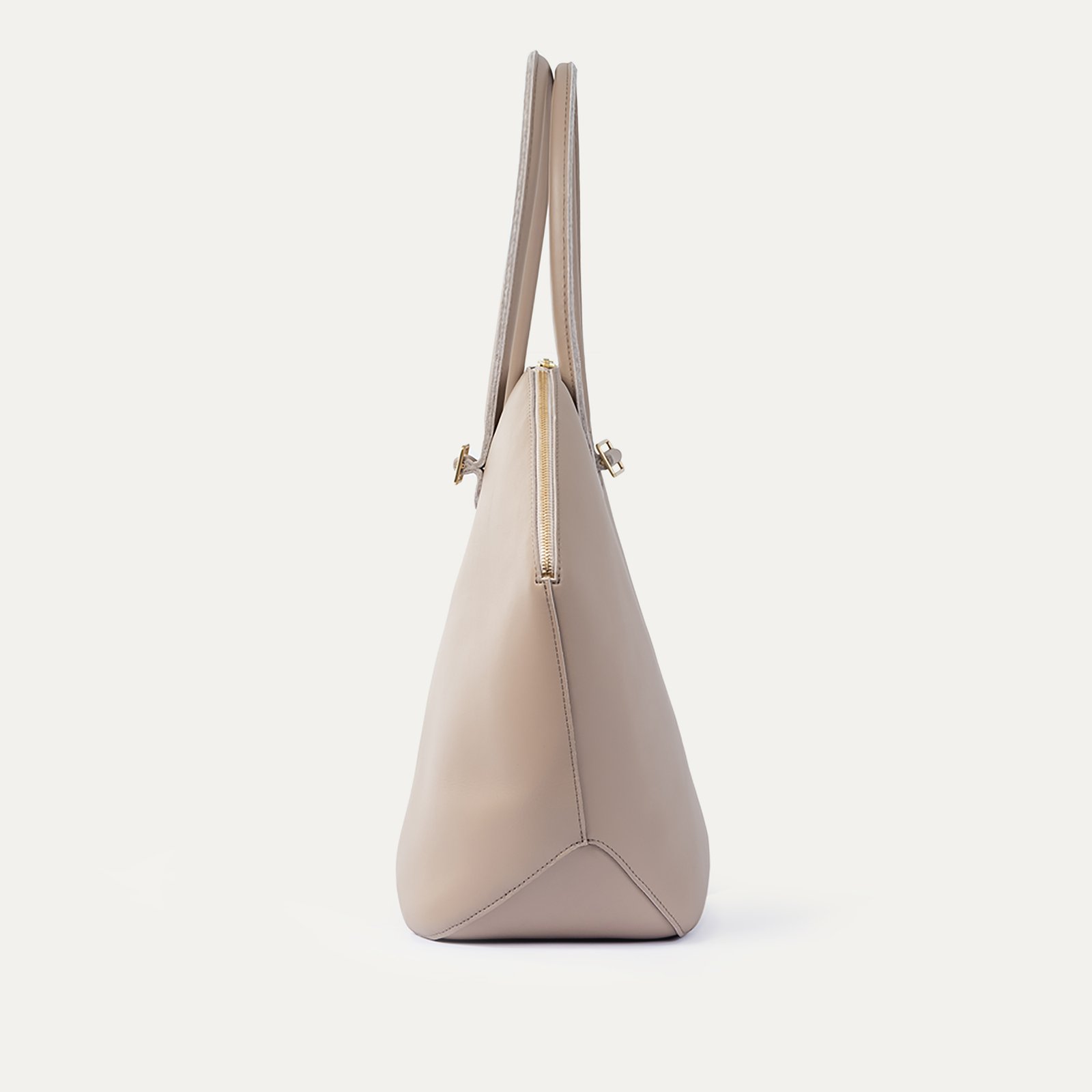 Sac de voyage Pecten INER en cuir de veau grège, vue de profil