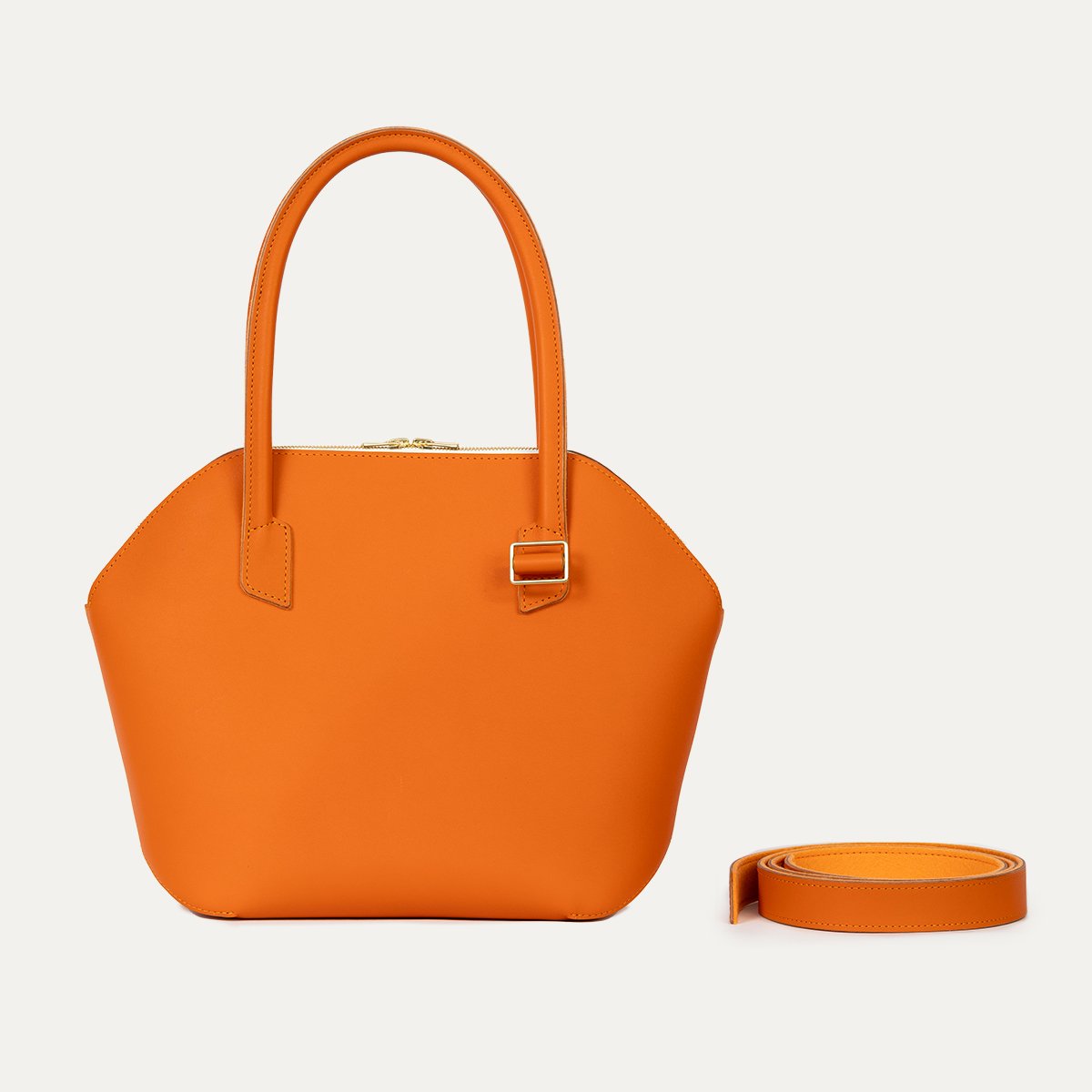 Sac Pecten Minimus INER en cuir de veau orange, vue de face avec bandoulière amovible