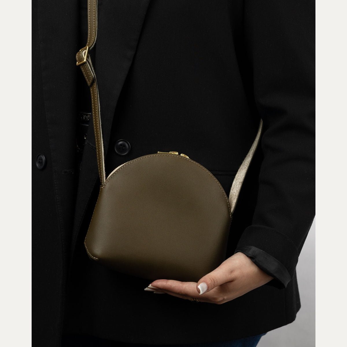 sac-bandoulière-dionaea-kaki-gris-chiné-iner-porté