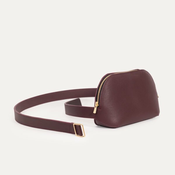 Sac banane en cuir de veau Diastole INER lie de vin, vue trois-quarts
