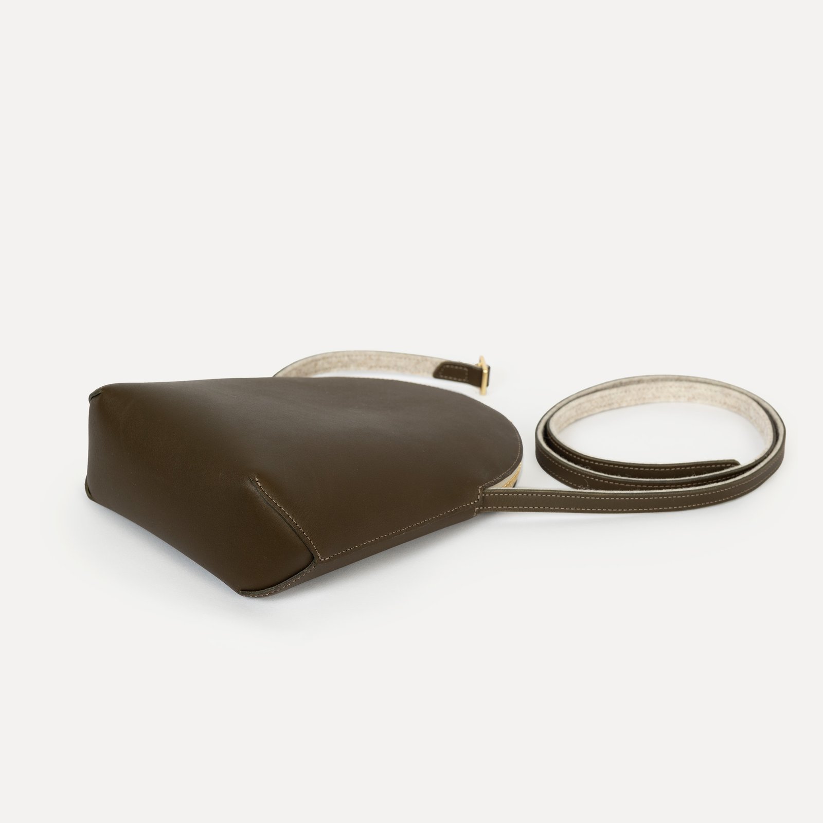 Sac Liminal Bandoulière Ajustable en cuir de veau kaki couché