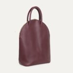 Sac de voyage Baluchon en cuir de veau lie de vin, vue trois-quarts
