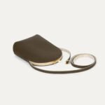 Sac bandoulière Liminal INER kaki avec bandoulière enroulée