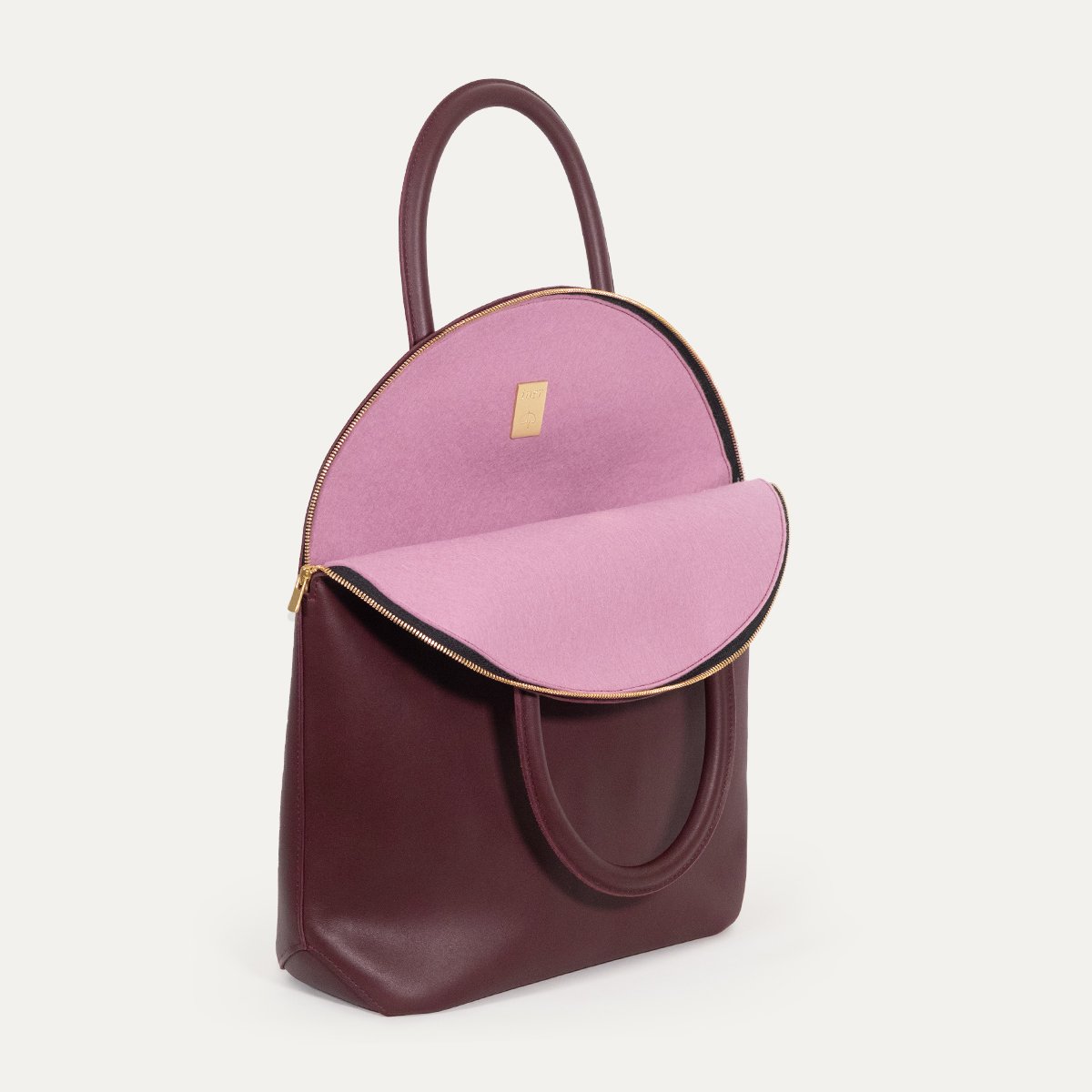 Intérieur du sac Baluchon INER en cuir de veau avec logo