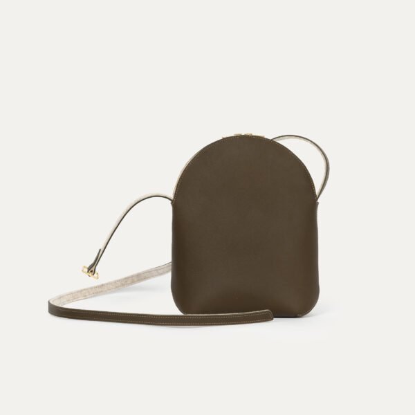 Sac bandoulière en cuir de veau Liminal Bandoulière Ajustable INER kaki, vue de face